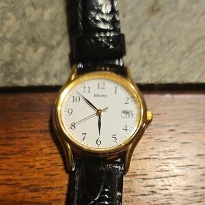 Seiko Vintage Ladies Watch On Original Leather Seiko Band.